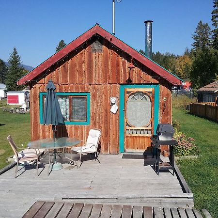 Steamboat Mountain Chalets Hotel Spillimacheen Eksteriør billede