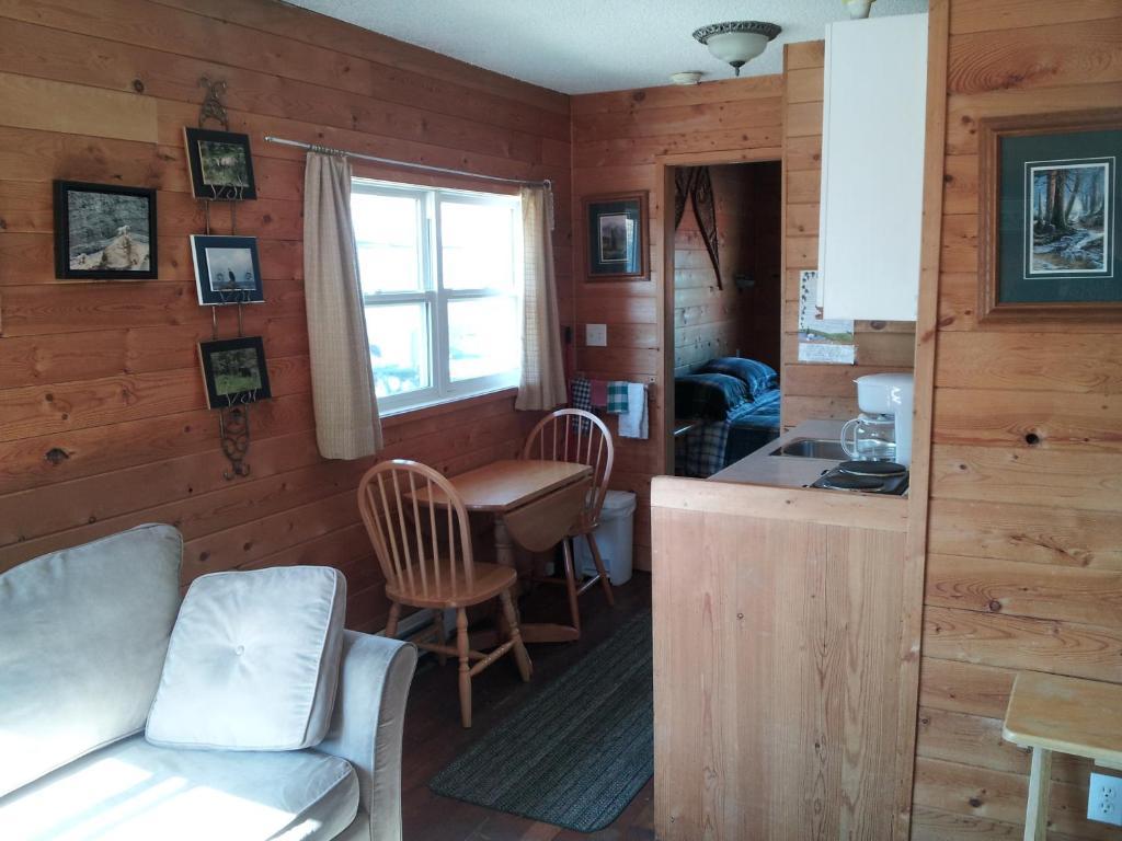 Steamboat Mountain Chalets Hotel Spillimacheen Værelse billede