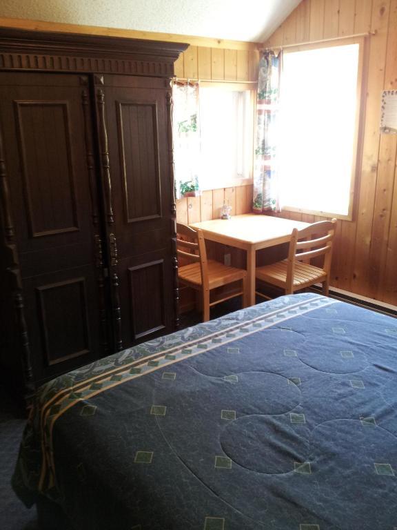 Steamboat Mountain Chalets Hotel Spillimacheen Værelse billede
