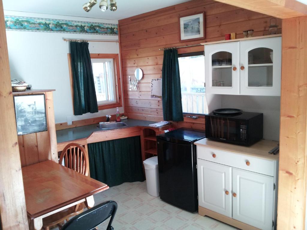 Steamboat Mountain Chalets Hotel Spillimacheen Værelse billede