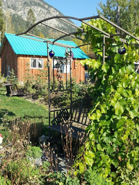 Steamboat Mountain Chalets Hotel Spillimacheen Eksteriør billede