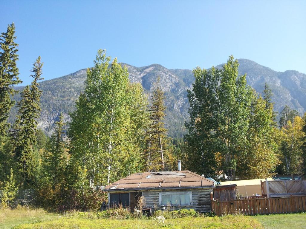 Steamboat Mountain Chalets Hotel Spillimacheen Eksteriør billede