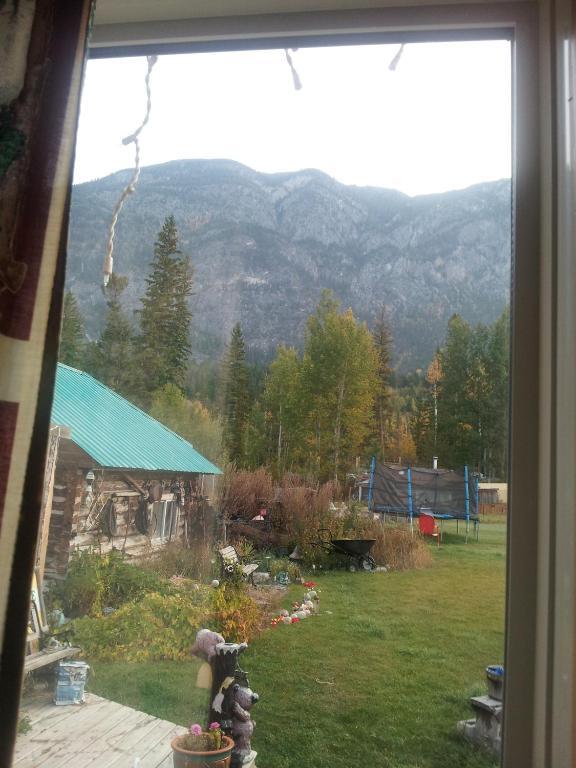 Steamboat Mountain Chalets Hotel Spillimacheen Eksteriør billede