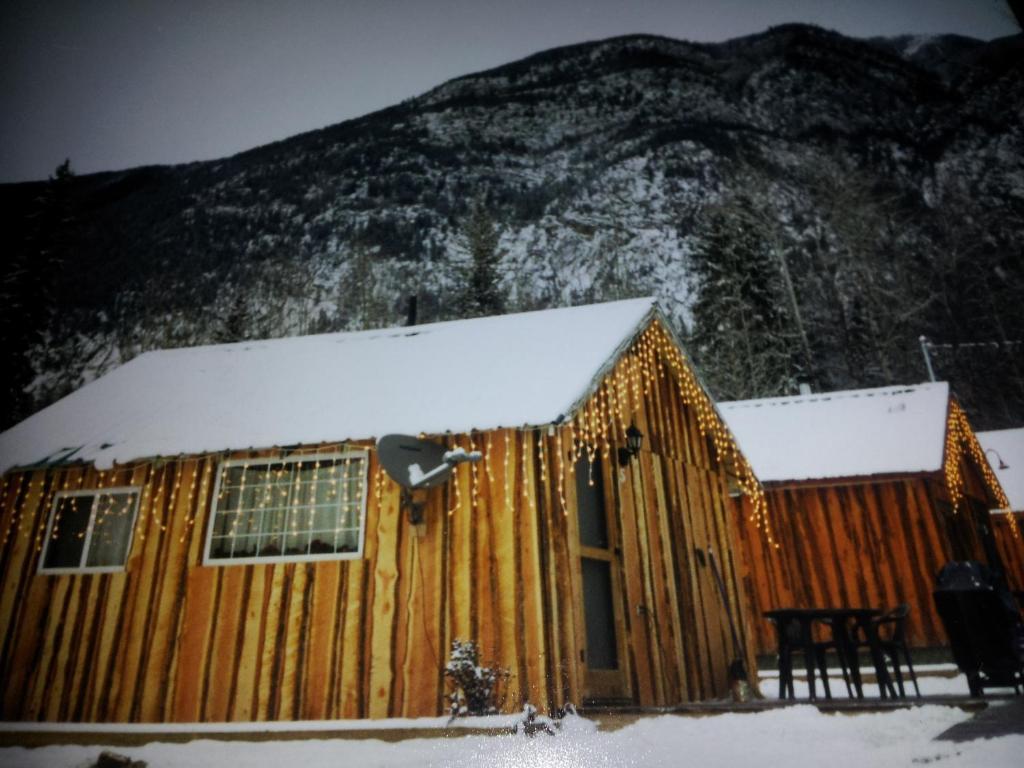 Steamboat Mountain Chalets Hotel Spillimacheen Eksteriør billede