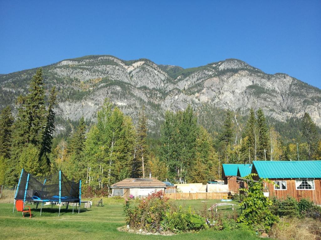 Steamboat Mountain Chalets Hotel Spillimacheen Eksteriør billede
